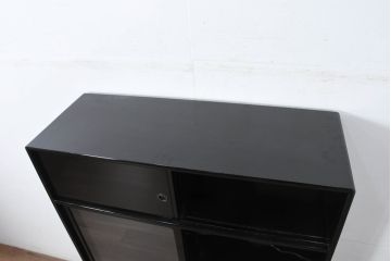 中古　超美品!!　輪島塗り　黒漆塗り　鮮やかな色合いの蒔絵入り茶箪笥(茶たんす、茶タンス、キャビネット、茶棚、飾り棚、収納棚、戸棚、店舗什器)(定価約200万円)(R-082276)
