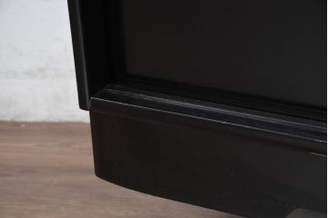 中古　超美品!!　輪島塗り　黒漆塗り　鮮やかな色合いの蒔絵入り茶箪笥(茶たんす、茶タンス、キャビネット、茶棚、飾り棚、収納棚、戸棚、店舗什器)(定価約200万円)(R-082276)