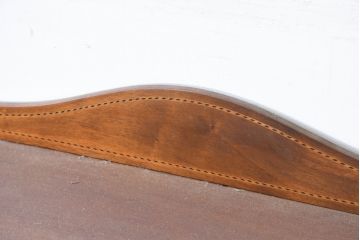 イギリスアンティーク　希少デザイン　曲げガラス入り　すらりと伸びた脚が美しい繊細なフレームの薄型キャビネット(キュリオケース、Rガラス、曲面ガラス、ショーケース、ガラスケース、コレクションケース、陳列棚、飾り棚、店舗什器)(R-082277)