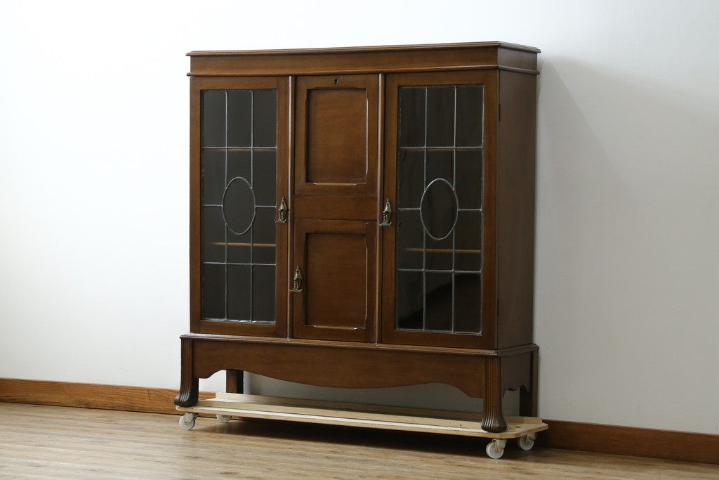 イギリスアンティーク　マホガニー材　可愛らしい脚が魅力のステンドグラス入りサイドバイサイドビューローブックケース　(R-082278)