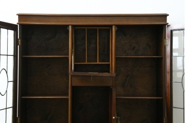 イギリスアンティーク　マホガニー材　可愛らしい脚が魅力のステンドグラス入りサイドバイサイドビューローブックケース　(R-082278)