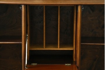 イギリスアンティーク　マホガニー材　可愛らしい脚が魅力のステンドグラス入りサイドバイサイドビューローブックケース　(R-082278)