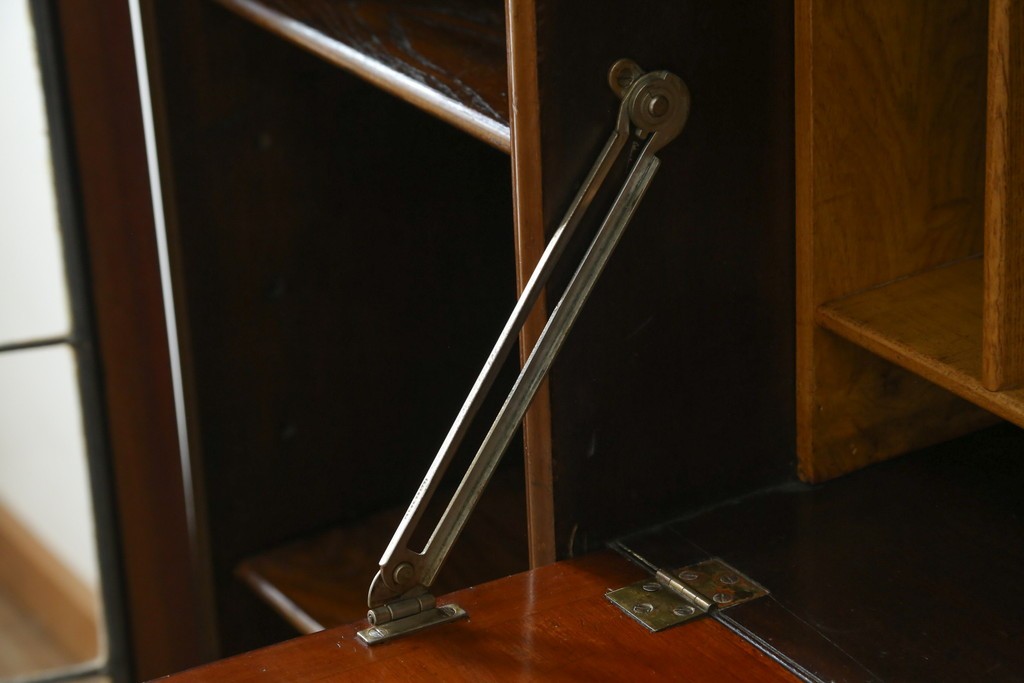 イギリスアンティーク　マホガニー材　可愛らしい脚が魅力のステンドグラス入りサイドバイサイドビューローブックケース　(R-082278)