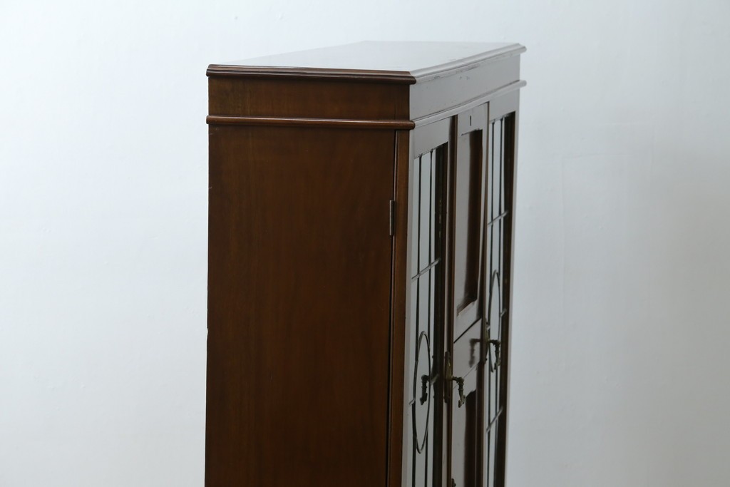 イギリスアンティーク　マホガニー材　可愛らしい脚が魅力のステンドグラス入りサイドバイサイドビューローブックケース　(R-082278)