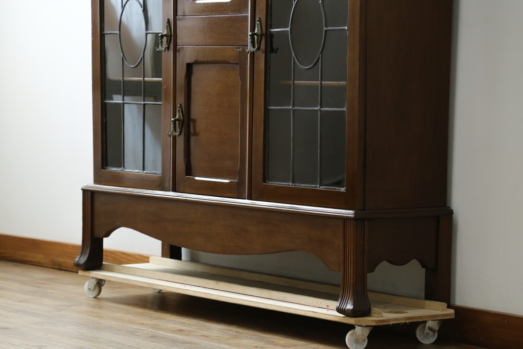 イギリスアンティーク　マホガニー材　可愛らしい脚が魅力のステンドグラス入りサイドバイサイドビューローブックケース　(R-082278)