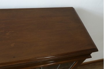 イギリスアンティーク　マホガニー材　可愛らしい脚が魅力のステンドグラス入りサイドバイサイドビューローブックケース　(R-082278)