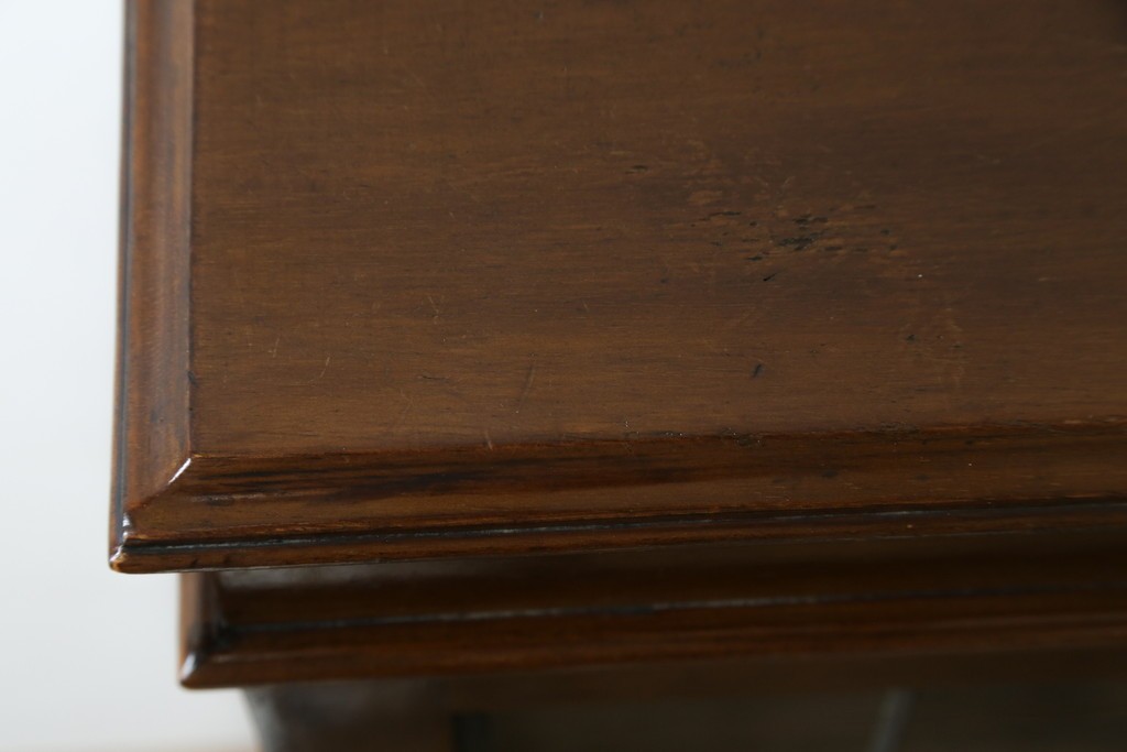 イギリスアンティーク　マホガニー材　可愛らしい脚が魅力のステンドグラス入りサイドバイサイドビューローブックケース　(R-082278)