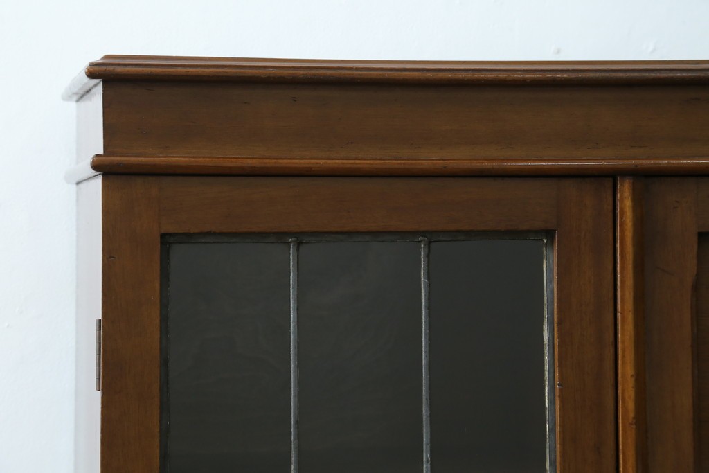 イギリスアンティーク　マホガニー材　可愛らしい脚が魅力のステンドグラス入りサイドバイサイドビューローブックケース　(R-082278)