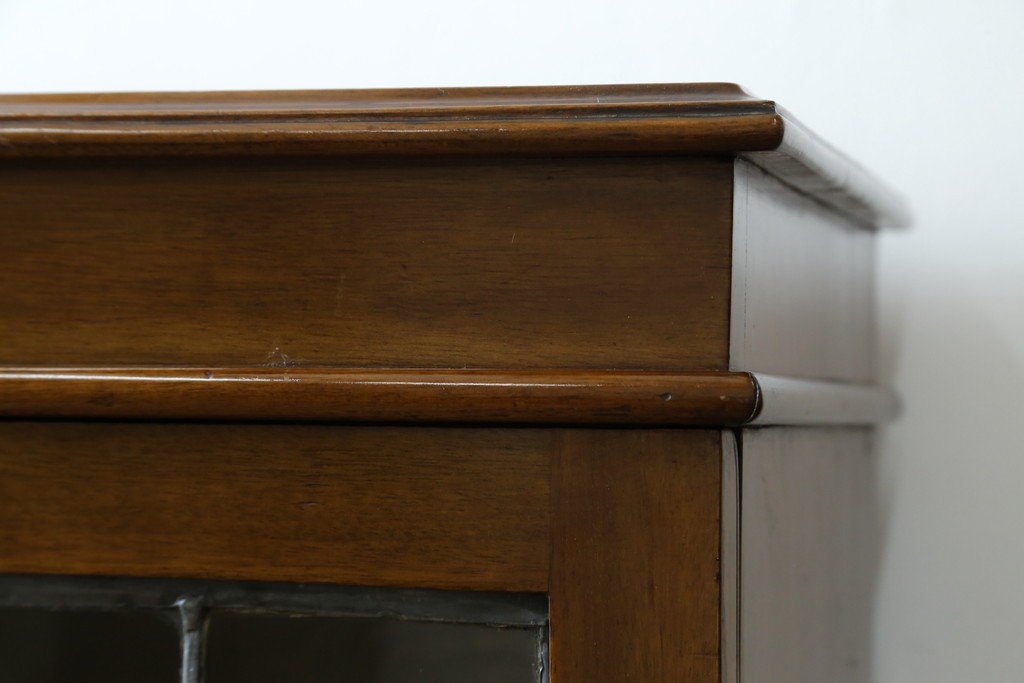 イギリスアンティーク　マホガニー材　可愛らしい脚が魅力のステンドグラス入りサイドバイサイドビューローブックケース　(R-082278)