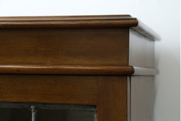 イギリスアンティーク　マホガニー材　可愛らしい脚が魅力のステンドグラス入りサイドバイサイドビューローブックケース　(R-082278)