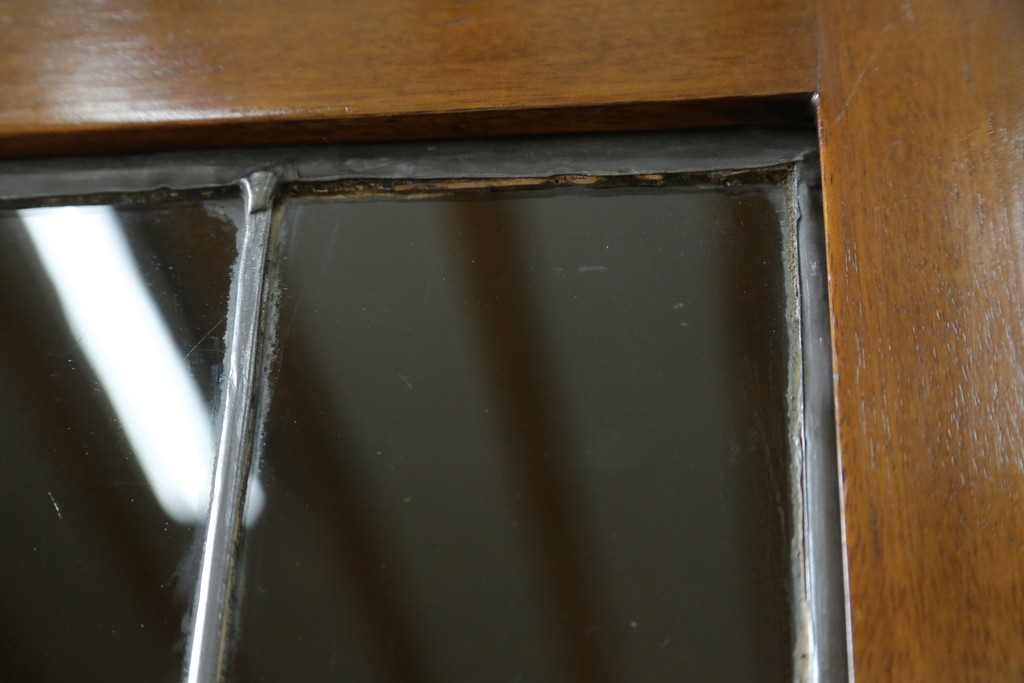 イギリスアンティーク　マホガニー材　可愛らしい脚が魅力のステンドグラス入りサイドバイサイドビューローブックケース　(R-082278)