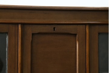 イギリスアンティーク　マホガニー材　可愛らしい脚が魅力のステンドグラス入りサイドバイサイドビューローブックケース　(R-082278)