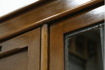 イギリスアンティーク　マホガニー材　可愛らしい脚が魅力のステンドグラス入りサイドバイサイドビューローブックケース　(R-082278)