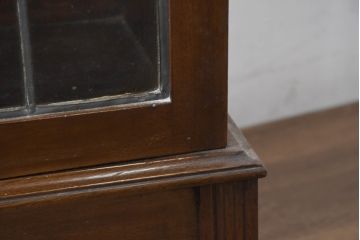 イギリスアンティーク　マホガニー材　可愛らしい脚が魅力のステンドグラス入りサイドバイサイドビューローブックケース(ライティングビューロー、キャビネット、サイドボード、デスク、机、在宅用、在宅ワーク用、収納棚、戸棚、英国)(R-082278)