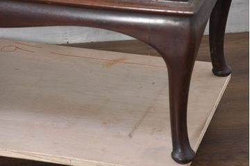 イギリスアンティーク　高級品!!　マホガニー材　象嵌入り　上品で繊細なデザインの小ぶりな猫脚パーラーキャビネット(コレクションケース、キュリオケース、ミラー、飾り棚、戸棚、収納棚、店舗什器、英国)(R-082279)