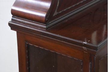 イギリスアンティーク　高級品!!　マホガニー材　象嵌入り　上品で繊細なデザインの小ぶりな猫脚パーラーキャビネット(コレクションケース、キュリオケース、ミラー、飾り棚、戸棚、収納棚、店舗什器、英国)(R-082279)