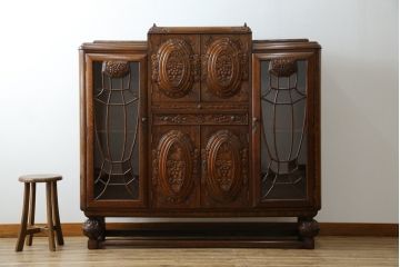 イギリスアンティーク　希少!!　高級品!!　オーク材　手の込んだ彫刻が目を引く重厚で大振りなドリンクサーバーキャビネット(サイドボード、サイドキャビネット、飾り棚、収納棚、戸棚、食器棚、カップボード、カクテルキャビネット)(R-082280)