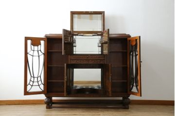 イギリスアンティーク　希少!!　高級品!!　オーク材　手の込んだ彫刻が目を引く重厚で大振りなドリンクサーバーキャビネット(サイドボード、サイドキャビネット、飾り棚、収納棚、戸棚、食器棚、カップボード、カクテルキャビネット)(R-082280)