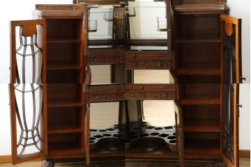 イギリスアンティーク　希少!!　高級品!!　オーク材　手の込んだ彫刻が目を引く重厚で大振りなドリンクサーバーキャビネット(サイドボード、サイドキャビネット、飾り棚、収納棚、戸棚、食器棚、カップボード、カクテルキャビネット)(R-082280)