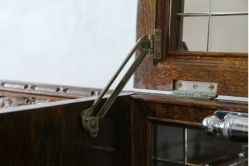 イギリスアンティーク　希少!!　高級品!!　オーク材　手の込んだ彫刻が目を引く重厚で大振りなドリンクサーバーキャビネット(サイドボード、サイドキャビネット、飾り棚、収納棚、戸棚、食器棚、カップボード、カクテルキャビネット)(R-082280)