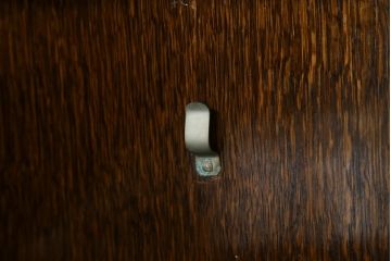 イギリスアンティーク　希少!!　高級品!!　オーク材　手の込んだ彫刻が目を引く重厚で大振りなドリンクサーバーキャビネット(サイドボード、サイドキャビネット、飾り棚、収納棚、戸棚、食器棚、カップボード、カクテルキャビネット)(R-082280)