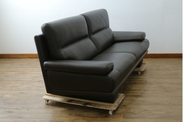 中古　美品　カリモク家具(karimoku)　domani(ドマーニ)　Excel-Life(エクセルライフ)　美しいフォルムが高級感漂う2.5人掛けソファ　定価約90万円　(R-082282)