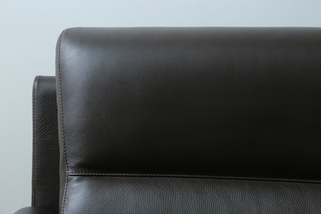 中古　美品　カリモク家具(karimoku)　domani(ドマーニ)　Excel-Life(エクセルライフ)　美しいフォルムが高級感漂う2.5人掛けソファ　定価約90万円　(R-082282)