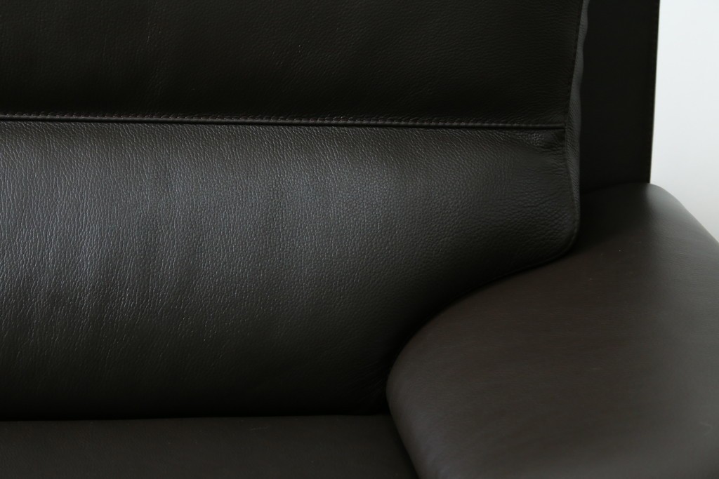 中古　美品　カリモク家具(karimoku)　domani(ドマーニ)　Excel-Life(エクセルライフ)　美しいフォルムが高級感漂う2.5人掛けソファ　定価約90万円　(R-082282)