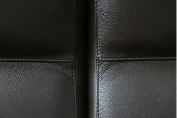 中古　美品　カリモク家具(karimoku)　domani(ドマーニ)　Excel-Life(エクセルライフ)　美しいフォルムが高級感漂う2.5人掛けソファ　定価約90万円　(R-082282)