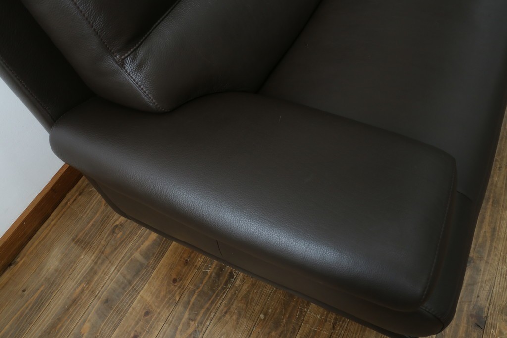 中古　美品　カリモク家具(karimoku)　domani(ドマーニ)　Excel-Life(エクセルライフ)　美しいフォルムが高級感漂う2.5人掛けソファ　定価約90万円　(R-082282)