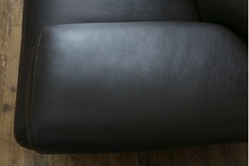 中古　美品　カリモク家具(karimoku)　domani(ドマーニ)　Excel-Life(エクセルライフ)　美しいフォルムが高級感漂う2.5人掛けソファ　定価約90万円　(R-082282)