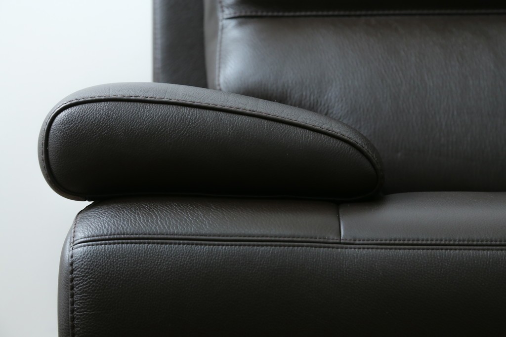 中古　美品　カリモク家具(karimoku)　domani(ドマーニ)　Excel-Life(エクセルライフ)　美しいフォルムが高級感漂う2.5人掛けソファ　定価約90万円　(R-082282)