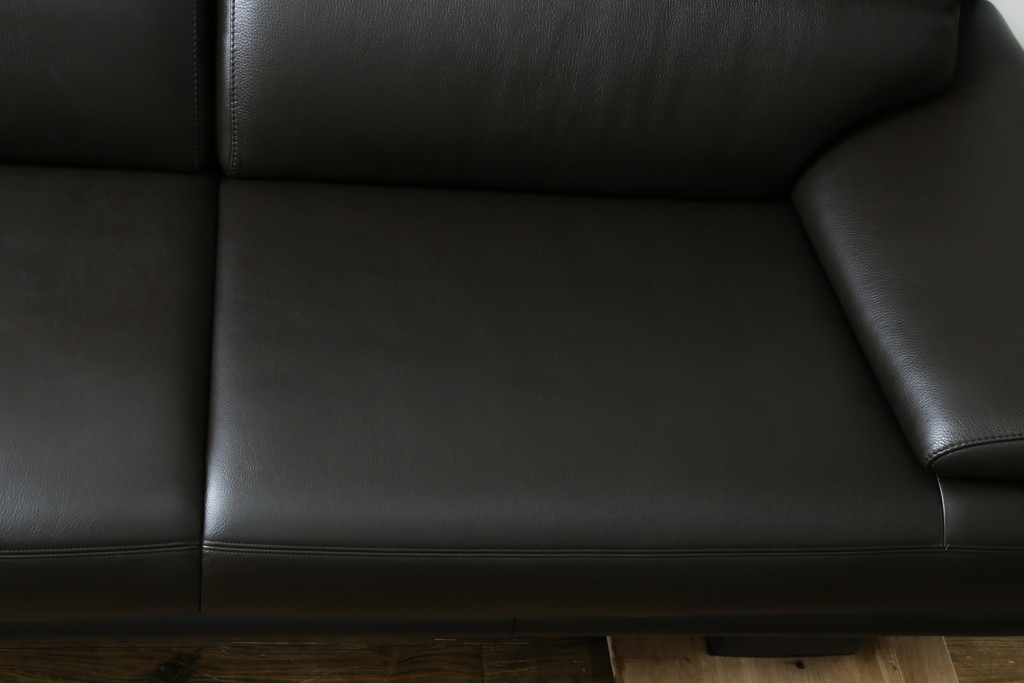 中古　美品　カリモク家具(karimoku)　domani(ドマーニ)　Excel-Life(エクセルライフ)　美しいフォルムが高級感漂う2.5人掛けソファ　定価約90万円　(R-082282)