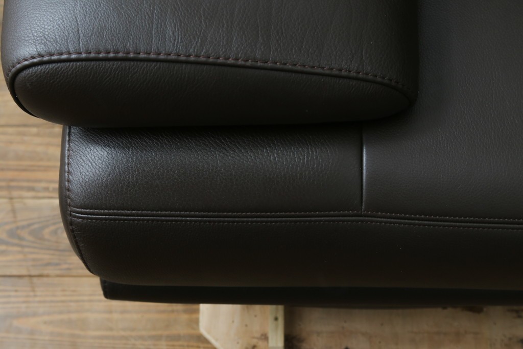 中古　美品　カリモク家具(karimoku)　domani(ドマーニ)　Excel-Life(エクセルライフ)　美しいフォルムが高級感漂う2.5人掛けソファ　定価約90万円　(R-082282)