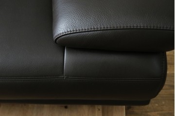 中古　美品　カリモク家具(karimoku)　domani(ドマーニ)　Excel-Life(エクセルライフ)　美しいフォルムが高級感漂う2.5人掛けソファ　定価約90万円　(R-082282)