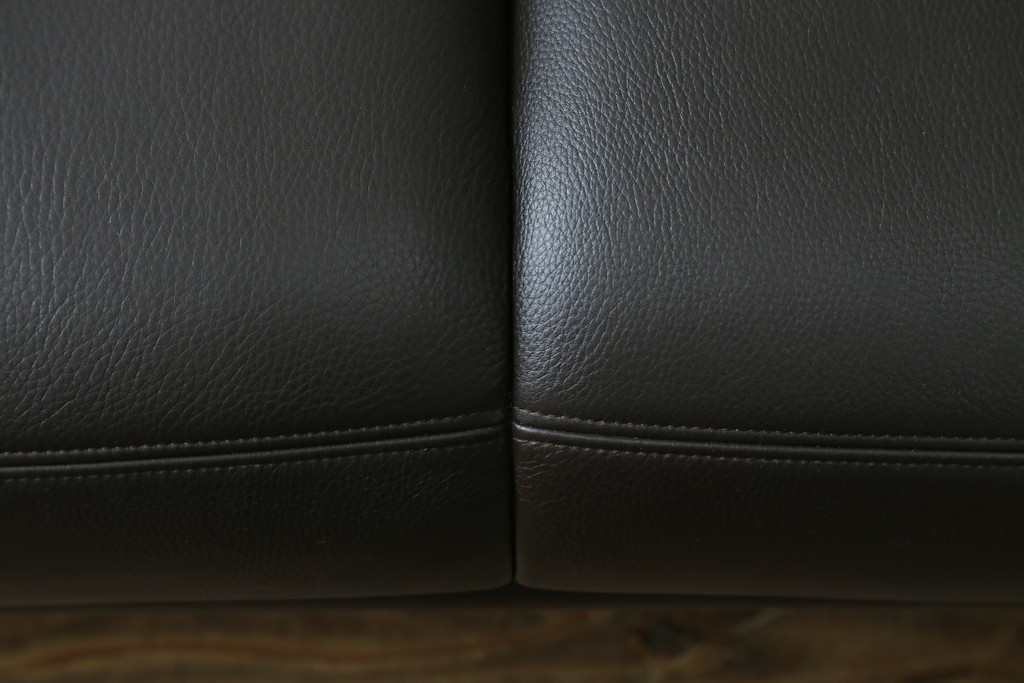 中古　美品　カリモク家具(karimoku)　domani(ドマーニ)　Excel-Life(エクセルライフ)　美しいフォルムが高級感漂う2.5人掛けソファ　定価約90万円　(R-082282)