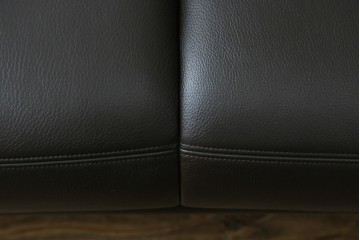 中古　美品　カリモク家具(karimoku)　domani(ドマーニ)　Excel-Life(エクセルライフ)　美しいフォルムが高級感漂う2.5人掛けソファ　定価約90万円　(R-082282)