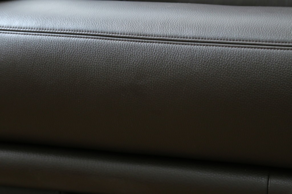 中古　美品　カリモク家具(karimoku)　domani(ドマーニ)　Excel-Life(エクセルライフ)　美しいフォルムが高級感漂う2.5人掛けソファ　定価約90万円　(R-082282)