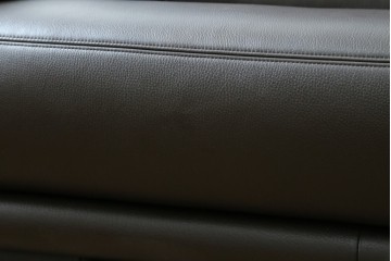 中古　美品　カリモク家具(karimoku)　domani(ドマーニ)　Excel-Life(エクセルライフ)　美しいフォルムが高級感漂う2.5人掛けソファ　定価約90万円　(R-082282)