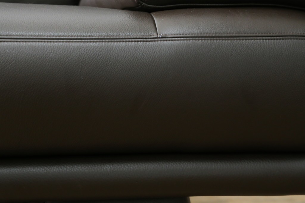 中古　美品　カリモク家具(karimoku)　domani(ドマーニ)　Excel-Life(エクセルライフ)　美しいフォルムが高級感漂う2.5人掛けソファ　定価約90万円　(R-082282)