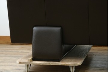 中古　美品　カリモク家具(karimoku)　domani(ドマーニ)　Excel-Life(エクセルライフ)　美しいフォルムが高級感漂う2.5人掛けソファ　定価約90万円　(R-082282)