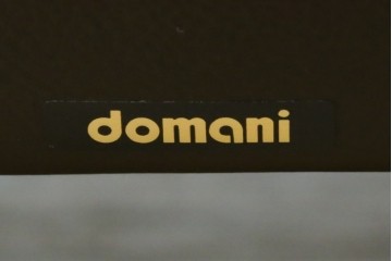 中古　美品　カリモク家具(karimoku)　domani(ドマーニ)　Excel-Life(エクセルライフ)　美しいフォルムが高級感漂う2.5人掛けソファ　定価約90万円　(R-082282)