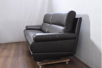 中古　美品　カリモク家具(karimoku)　domani(ドマーニ)　Excel-Life(エクセルライフ)　美しいフォルムが高級感漂う2.5人掛けソファ(2P、2.5P、3P、2人掛け、2.5人掛け、3人掛け)(定価約90万円)(R-082282)