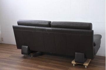 中古　美品　カリモク家具(karimoku)　domani(ドマーニ)　Excel-Life(エクセルライフ)　美しいフォルムが高級感漂う2.5人掛けソファ(2P、2.5P、3P、2人掛け、2.5人掛け、3人掛け)(定価約90万円)(R-082282)