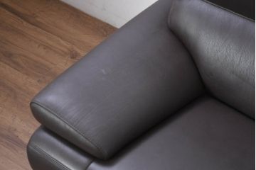 中古　美品　カリモク家具(karimoku)　domani(ドマーニ)　Excel-Life(エクセルライフ)　美しいフォルムが高級感漂う2.5人掛けソファ(2P、2.5P、3P、2人掛け、2.5人掛け、3人掛け)(定価約90万円)(R-082282)