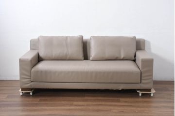 中古　美品!!　HUKLA(フクラ)　REGIO(レジオ)　クッション付き　フェイクレザーフルカバーリング　シンプルでお部屋に取り入れやすいデザインの上質な3Pソファ(二人掛け、三人掛け、2人掛け、3人掛け、2Pソファ)(定価約44万円)(R-082283)