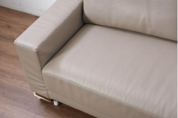 中古　美品!!　HUKLA(フクラ)　REGIO(レジオ)　クッション付き　フェイクレザーフルカバーリング　シンプルでお部屋に取り入れやすいデザインの上質な3Pソファ(二人掛け、三人掛け、2人掛け、3人掛け、2Pソファ)(定価約44万円)(R-082283)