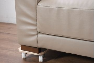 中古　美品!!　HUKLA(フクラ)　REGIO(レジオ)　クッション付き　フェイクレザーフルカバーリング　シンプルでお部屋に取り入れやすいデザインの上質な3Pソファ(二人掛け、三人掛け、2人掛け、3人掛け、2Pソファ)(定価約44万円)(R-082283)