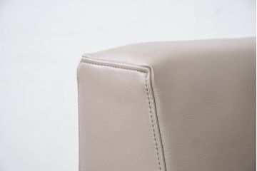 中古　美品!!　HUKLA(フクラ)　REGIO(レジオ)　クッション付き　フェイクレザーフルカバーリング　シンプルでお部屋に取り入れやすいデザインの上質な3Pソファ(二人掛け、三人掛け、2人掛け、3人掛け、2Pソファ)(定価約44万円)(R-082283)