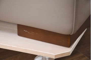 中古　美品!!　HUKLA(フクラ)　REGIO(レジオ)　クッション付き　フェイクレザーフルカバーリング　シンプルでお部屋に取り入れやすいデザインの上質な3Pソファ(二人掛け、三人掛け、2人掛け、3人掛け、2Pソファ)(定価約44万円)(R-082283)
